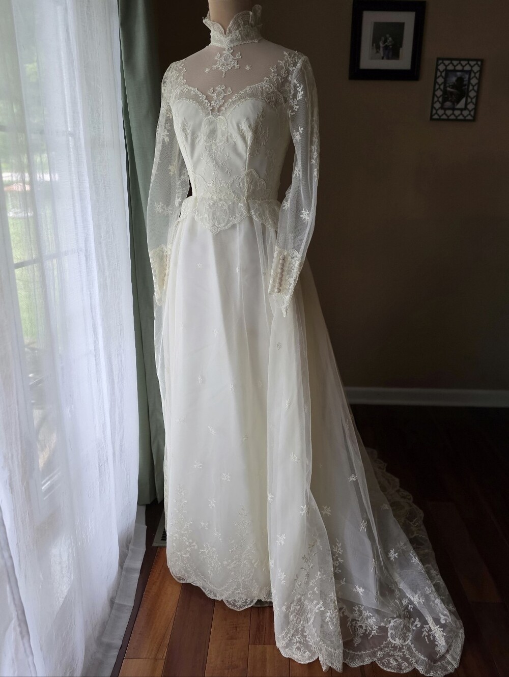 Vintage 70s House of Bianchi Wedding Dress Lace High Neck Puff Sleeve Modern 4